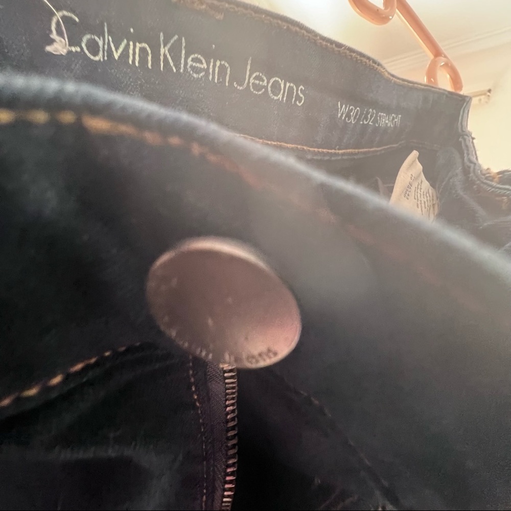 Summer Special Calvin Klein Straight Leg Slimming Denim Jeans in Size 28 - Picture 8 of 16